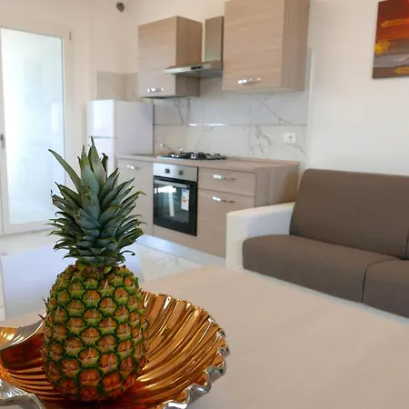 Vibrant In Center Apartment