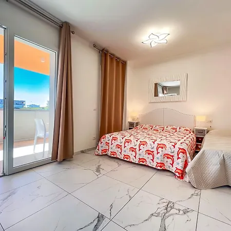 Vibrant In Center * Bibione