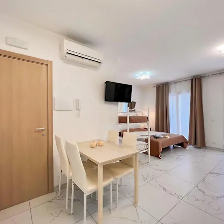 Apartment Vibrant In Center *
