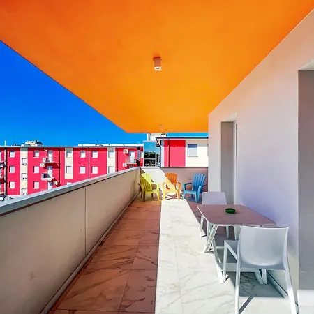 Vibrant In Center Apartment Bibione