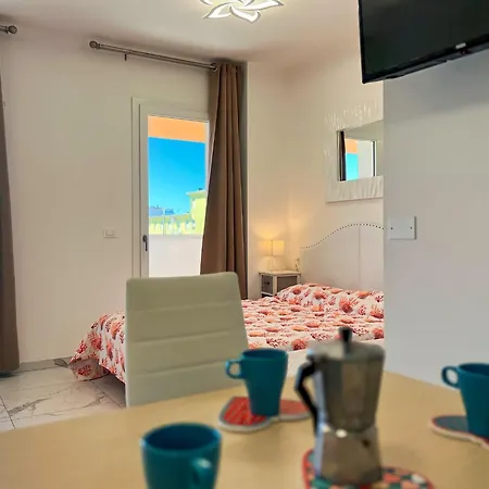 Vibrant In Center Apartment *